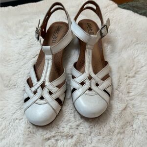 Rockport Cob Hill Aubrey Sandals in white size 9.5 rarely worn